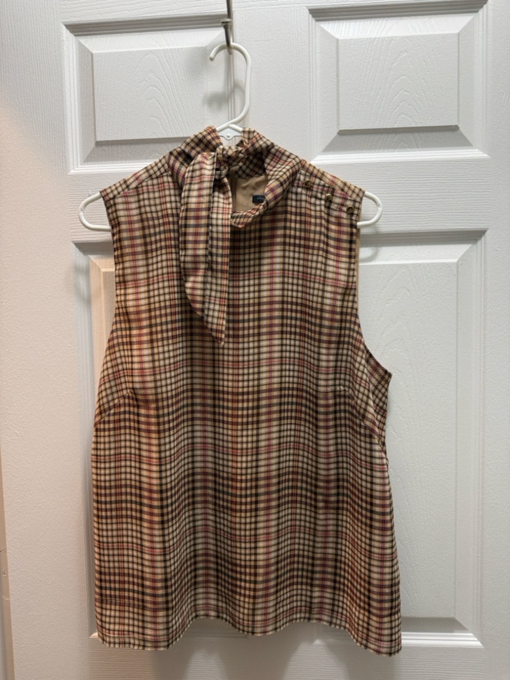 Ann Taylor Plaid Sleeveless Tie-Neck Blouse in Tan, Black and Deep Pink
